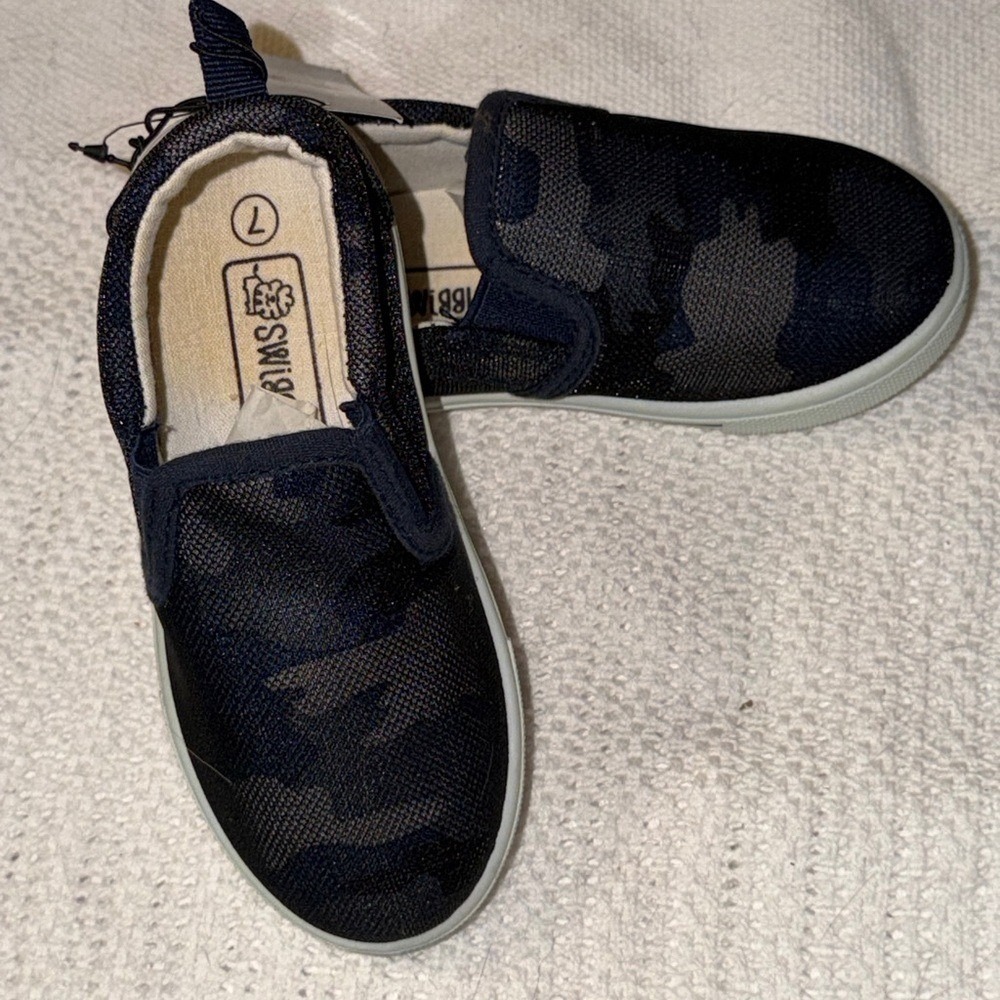 Swiggles Toddler Boys Navy Blue Camo Glitter Mesh Slip On Sneakers Size 7 NEW